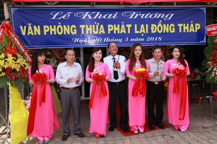 Cắt băng khánh thành khai trương Giới thiệu Văn phòng thừa phát lại tỉnh Đồng Tháp